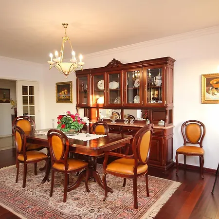 Old Town Sea View Apartment *